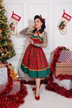 Vintage Christmas Dress | Party Dresses | Night Out Outfits 50s Christmas Dress, Christmas Outfit Warm Weather, Diy Christmas Outfit Women, Kitschy Christmas Outfit, 50s Winter Fashion, Retro Christmas Outfit, Pin Up Christmas, Mrs Claus Outfit