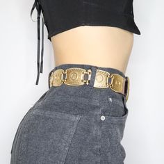 Details: Vintage from the 1980s Made in Canada by the brand Kudos Gold hardware made in Spain Brown genuine leather Sizing: Fits size small to medium best. Tag indicates size 70/28. Waist: 25-29" Condition: Excellent vintage condition. Model is 5’9” and a size S. This belt fits well on her. Model Stats: Bust 34” (34B) - Waist 26” - Hips 38” 70s Outfit, Western Leather Belt, 70s Outfits, Western Leather, The 1980s, Looks Vintage