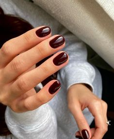 Kutek Disney, Wine Nails, Maroon Nails, Nagel Tips, Her Nails, Red Nail Polish, Makijaż Smokey Eye