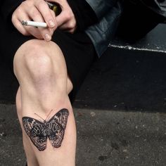 Butterfly Shin Tattoo, Below The Knee Tattoo, Tattoos Knee, Below Knee Tattoo, Tattoo Papillon, Shin Tattoo, Moth Tattoo, Knee Tattoo, Time Tattoos