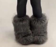 Fluffy Boots, Fluffy Shoes, Dr Shoes, Pretty Shoes Sneakers, Hype Shoes, Girly Shoes, Shoe Inspo, Swag Shoes, Swaggy Outfits