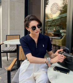 English Literature Student Outfit, Navy Polo Shirt Outfit Woman, Tita Outfit Ideas, Reader Outfit, Polo Shirt Outfit Women's, Yellow Top Outfit, Polo Shirt Outfits, Classic Style Outfits, Sophisticated Outfits