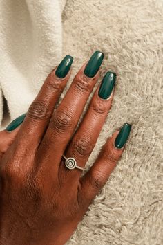 fall nail colors for dark skin Fall Gel Nails 2024, Dark Skin Nail Polish, Dark Skin Nail Color, Metallic Nail Colors, Coloured Nails, Deep Red Nails, Ongles Nails, Nagellack Trends, Weak Nails