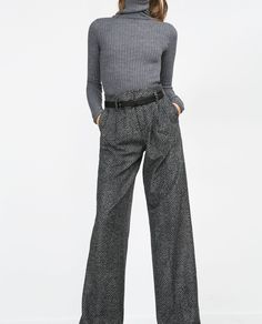 Image 2 of HERRINGBONE TROUSERS from Zara British Style Outfits, Dramatic Clothes, Herringbone Trousers, Wide Leg Pants Outfits, Outfit Zara, Dressy Casual Outfits, Gilet Long, Elegante Casual, Grey Outfit