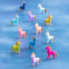 Swoozie's Glitterville Pop Up shop in Dallas, Texas carries their resin rainbow unicorn ornaments. Kitsch Design, Unicorn Store, Unicorn Ornaments, Wedding Engagement Gifts, Puzzles Gifts, Crafting Paper, Glitter Glass, Rainbow Unicorn, Bird Garden