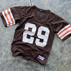 90s Crew Neck Tops For Game Day, Brown Crew Neck Top For College, Vintage Letter Print Tops For Game Day, Brown Crew Neck Top, Vintage Brown Tops With Letter Print, Retro Crew Neck Tops For Game Day, Sporty Brown Tops With Letter Print, Sporty Brown Tops With Graphic Print, Vintage Short Sleeve Tops For Game Day