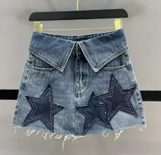 Unique Skirts Design, Flared Denim Skirt, Ropa Upcycling, Light Up Dresses, Star Patchwork, Denim Skirt Fashion, Denim Street Style, Patch Denim, Skirt Inspiration