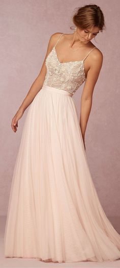 Llevo esta ropa para eventos formales. El Vestirse es rosado. Quedar bien. Es muy bonito. White Lace Prom Dress, Bhldn Wedding Dress, Blush Gown, Spaghetti Strap Prom Dress, Bridal Separates, Brides Wedding Dress