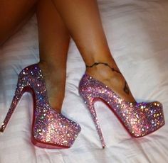 Dreaming of these!!! Cute Heels, Fabulous Shoes, Hot Shoes, Crazy Shoes, Pretty Shoes, Dream Shoes, Shoe Obsession, Pink Glitter, Beautiful Shoes