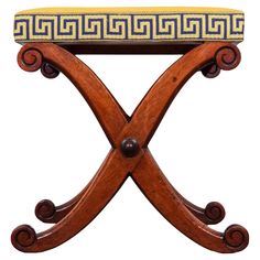 a wooden bench with an upholstered seat on it's sides and a decorative border around the edge