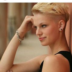 Shaved Side Haircuts That Make a Statement Edgy Short Haircuts, Short Bob Styles, Half Shaved Hair, Girls Short Haircuts, Hairstyle Trends, Trendy Short Haircuts