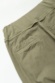 A relaxed silhouette that you can wear without stress Color: Khaki 100% Cotton Made in Japan Model is 6'2 wearing a size 3 TAGGED SIZE 2 3 4 WAIST 27~33.5 28~40 30~42 FRONT RISE 15.75 16 16.5 BACK RISE 19.25 19.5 19.5 UPPER THIGH 14.5 14.5 14.5 KNEE 8.5 8.5 9 LEG OPENING 7 7 7.5 INSEAM 26.25 26.25 27.5 Measurements of actual garment in inches.Click here for our measuring guide. Everyday Khaki Bottoms With Welt Pockets, Relaxed Fit Khaki Bottoms For Work, Relaxed Fit Workwear Pants With Rolled Hem, Relaxed Fit Rolled Hem Pants For Workwear, Relaxed Workwear Bottoms With Straight Hem, Relaxed Fit Pants With Rolled Hem For Workwear, Relaxed Straight Hem Bottoms For Workwear, Relaxed Bottoms With Straight Hem For Workwear, Bottoms With Comfort Waistband And Relaxed Fit