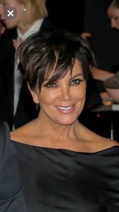 Chris Jenner Haircut, Chris Jenner, Kris Jenner Haircut, Kris Jenner Hair, Jenner Hair, Square Face Hairstyles, Shaggy Short Hair, 50 Hair, Cool Short Hairstyles