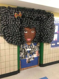 This New York City Teacher Turned Black Hair Into A Magical Work Of Art To Celebrate Black History Month Dress Up Ideas, History Projects, Classroom Door, Art Activities, Projects For Kids, Kids Crafts, Art Lessons, Art History