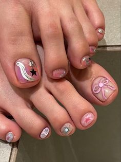 Flower Toe Nails, Toenail Art Designs, Summer Pedicure, Pedicure Ideas, Lilac Nails, Pretty Toe Nails