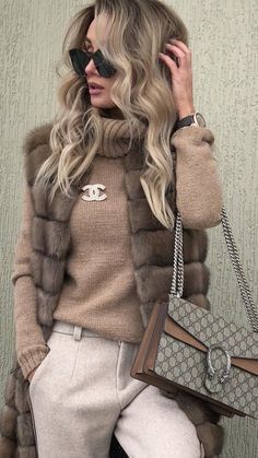 #Winter#WinterOutfits#Fashion2024#SeasonalFashion#WinterTrends#StyleTips#ColdWeatherOutfits#Skirts#Layering#MidiSkirtsIdeas#OutFitIdeas#WinterFashion#WinterOutfitsAesthetic#WinterOutfitsKorean#WinterOutfitsForWomen#ChristmasOutfit Thanksgiving Outfits, Fashion Blogger Style, Thanksgiving Outfit, Street Style Inspiration, 가을 패션, Fur Vest, Outfits Women, Winter Fashion Outfits