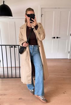 layers. Wide Leg Jeans Outfit Ideas, Jeans Outfit Ideas, What To Wear Fall, Sporty Jacket, Denim Trends, Jeans Outfit, Wide Leg Denim