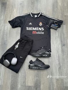 Air Pods Max, Real Madrid Fans, Real Madrid Jersey, Nike Sweat Shorts, Football Drip, Nike Air Max 98