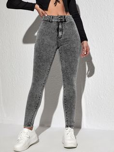 Jeans Gris, Tough Clothes, Outfits Con Jeans, Street Outfits, Jeans Outfit Casual, Cut Sweatshirts, Uk Clothing, Stylish Outfit, Cute Jeans