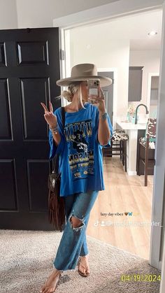 Western Boho Fashion, Graphic Tee Outfit, Western Style Outfits, Estilo Hippie, Western Outfits Women, Western Boho, Tee Outfit, Country Outfits, Napa Valley