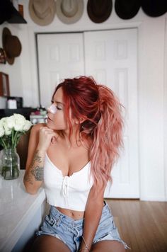 Mahagony Blonde Hair Color, Trendy Mid Length Hairstyles 2023, Red To Strawberry Blonde Balayage, Colored Naturally Curly Hair, Colorful Hair For Blondes, Hair Dye Colors For Blonde Hair, Blonde And Colored Hair Ideas, Cute Spring Hair Colors, Redhead Layered Hair