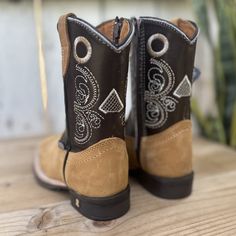 Exotica Boot - Western Boots for Kids / Cowboy Boots for Children:

 The price INCLUDES taxes and shipping to anywhere in the United States.

 The price INCLUDES sales tax and shipping cost within the United States

 Western Boot for Kids Description / Description of Western Boot for Kids:

 Style/Style: Shelter

 Upper/Cut: Cowhide / Beef

 Lining/Lining: Cowhide / Beef

 Material: Crazy Leather / Crazy Skin

 Outsole/Sole: Rubber / Gum

 Made in Leon, Mexico / Made in Leon, Mexico

 Available Western Style Moto Boots With Round Toe For Outdoor, Western Martin Boots With Round Toe For Outdoor, Western Style Martin Boots With Round Toe For Outdoor, Brown Moto Boots For Rodeo In Winter, Western Style Outdoor Boots With Round Toe, Western Style Round Toe Outdoor Boots, Western Style Mid-calf Boots With Round Toe, Brown Moto Boots For Ranch In Winter, Western Brown Martin Boots With Round Toe