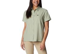 Columbia Silver Ridge Utility Short Sleeve Shirt - Women's Clothing : Safari : The primary materials that compose this product contain a minimum of 20 percent recycled content. , , , , , Enjoy your outdoor activities and stay dry in all kinds of weather conditions wearing the Columbia Silver Ridge Utility Short Sleeve Shirt. Moisture-wicking fabric construction. Omni-Shade UPF 50 sun protection. Collared neckline and short sleeves. Buttoned front closure. Two chest pockets. Vented design. Allove Hiking Layers, Blusas T Shirts, Hiking Shirts, Columbia Sportswear, Sportswear Women, Outdoor Wear, Short Sleeve Button Up, Outdoor Woman, Long Hoodie