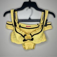 Insane 20+ Year Old Betsey Johnson Bikini The Bottoms Look Brand New Top Looks Like It Was Worn A Few Times Top Is A Medium And The Bottoms Are A Large Overall Fit Is Slightly Smaller The Same One Is Listed On Here For $498 #Vintagebetseyjohnson #Coquettebikini #Y2kbikini #Yellowbikini #Retrobikini Chic Yellow Swimwear For Pool, Chic Yellow Swimwear For The Pool, Chic Yellow Swimwear For Spring, Yellow Underwire Swimwear For Spring, 80s Bikinis Vintage, Cool Bikinis, 80s Bathing Suit, Unique Bikinis, Vintage Bathing Suits