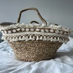 Great Bag For The Beach Or Even Storage For Your Home. Bag For The Beach, Shell Artwork, Artsy Bag, Straw Beach Bag, Basket Tote, Straw Tote Bag, Woven Tote Bag, Straw Tote, Clueless