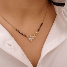 Minimalistic Jewellery, Pretty Gold Necklaces, Wedding Knot, Mangal Sutra, Bridal Necklace Designs, Neck Pieces Jewelry