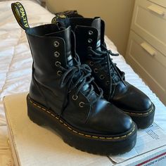 These Have Only Been Worn A Couple Times! They’re Practically New, In Great Condition. Selling Because I Got A Size Too Small And Was Too Small To Wear Comfortably. Christmas Gift Ideas Grunge, Doc Marten Jadon, Black Docs, Doc Martens Combat Boots, Emo Shoes, Vintage Doc Martens, Doc Martens Shoes, Doc Marten Boots, Grunge Shoes