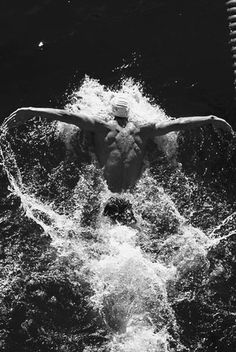 a man is swimming in the water with his arms spread out as he swims