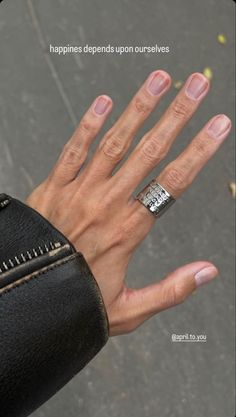 Manicure Aesthetic, Natural Nails Manicure, Big Ring, Casual Nails, Funky Nails, Pretty Acrylic Nails, Chic Nails, Fashion Aesthetic, Nude Nails