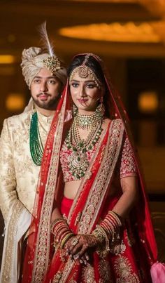 Bridal Wear Pakistani, India Wedding Dress, Hindu Wedding Photos, Sikh Wedding Photography, Maharashtrian Wedding, Bridal Pose, Bridal Entry