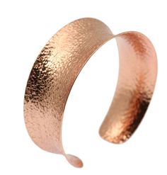 If you're looking to add versatility to your jewelry collection, a beautiful bangle is the ideal addition. Bangles can be worn alone, in matching pairs and layered with cuffs, bangles of other sizes, watches and wrap bracelets. The Texturized Copper Bangle Bracelet is the perfect choice for your jewelry box because it is beautiful and eye-catching enough to complete an outfit on its own but simple enough to work with many other pieces. The rich glow of copper looks lovely beside yellow gold, sil Rose Gold Bangles, Copper Bangles, Award Winning Jewelry, 7th Anniversary Gifts, Copper Jewelry Handmade, Bracelet Rose Gold, The Bangles, Rose Gold Bangle, Copper Cuff Bracelet