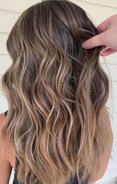 Hair Past Shoulders Haircuts, Highlights Brown Hair Balayage, Light Brunette Hair, Highlights Summer, Highlights Ombre, Brunettes Highlights, Brown Hair Inspo, Brunette Hair With Highlights, Summer Balayage