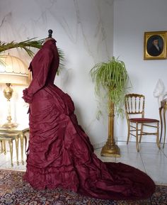 Burgundy Princess Style Wedding Gown, ca. 1878 - www.antique-gown.com Bustle Dress, History Fashion, Victorian Clothing, Antique Dress, Princess Style, Historical Dresses, Fashion Costume, Download Images, Historical Clothing