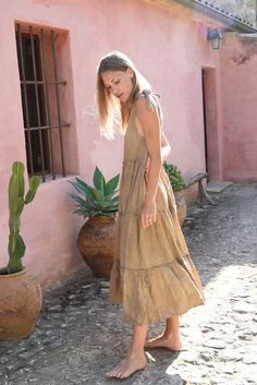 Style // V-neckline & low back, in that perfect shade of hazel, easy to transition... Brown Linen Maxi Dress For The Beach, Bohemian Brown Tiered Maxi Dress, Linen Midi Maxi Dress With Ruffles, Tiered Linen Beach Dress, Tiered Linen Maxi Dress For Vacation, Bohemian Linen Maxi Dress With Ruffles, Linen Tiered Vacation Dresses, Linen Tiered Dresses For Vacation, Brown Tiered Midi Dress For Summer