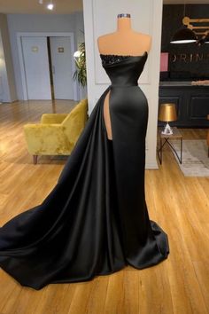 Graduation Dresses Long, Dresses With Split, डिजाइनर कपड़े, Long Black Evening Dress, Satin Evening Gown, Strapless Evening Dress, A Line Evening Dress, Graduation Dresses, Black Prom