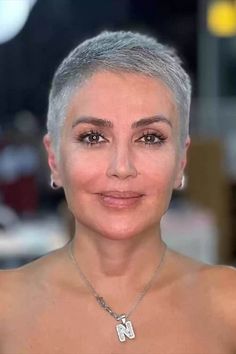 Super Short Feminine Buzz Cut for Grey Hair Short Short Hairstyles For Women, Very Short Silver Hair, Short Hairstyles After Chemo, Short Hair Styles After Chemo, Short Pre Chemo Haircuts, Judy Dench Hair Pixie Cuts, Super Short Thick Hair, Shirt Grey Hair Styles Women, Very Very Short Hairstyles