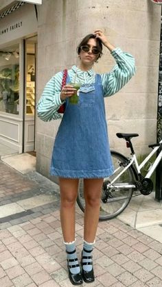 Spring Fashion Aesthetic 2024, Summer Festival Outfits 2024, Artsy Outfits For Women, Funky Work Outfits, East Coast Aesthetic Outfits, Unique Work Outfits, Funky Summer Outfits, Funky Outfits Aesthetic, Traje Cowgirl