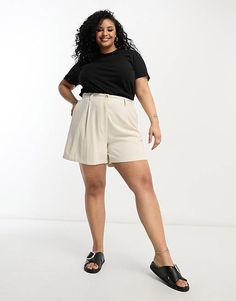 ASOS DESIGN Curve dad short with linen in stone | ASOS Plus Size Shorts Outfit, Neutral Trousers, Curvy Summer Outfits, Dad Shorts, Asos Curve, Short Cut, Plus Size Shorts, Mini Shorts, Mixing Fabrics