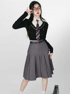 Uniform School Aesthetic, American School Uniform, American School Outfits, Y2k Uniform, Yearbook Outfit Ideas, American School Uniforms, Slytherin Costume, Yearbook Photoshoot, American Uniform