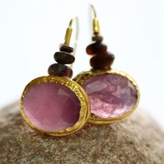 Purple Pink Sapphire Earrings Solid Gold Sapphire by MayaOfir Pink Stone Earrings, Organic Earrings, Earrings Boho Chic, Bijoux Art Nouveau, Pink Sapphire Earrings, Tourmaline Earrings, Handmade Fine Jewelry, Pink Bridal, Solid Gold Earrings