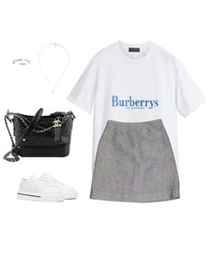 Gray Tshirt Outfits, White Sneakers Casual Outfit, Gray Skirt Outfit, White Tshirt Outfit, Casual Day Outfits, Elegante Casual, Skirt White, Skirt Outfit