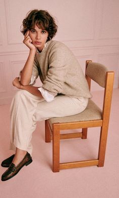 Beige Clothing, Style Short Hair, Navy And Khaki, Blue Khakis, Chunky Knitwear, Knitwear Women, Parisian Style, Light Beige, Look Cool