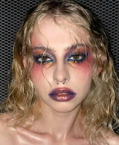 Makeup Look Y2k, Aesthetic Fairy Makeup, Edgy Eyeliner, Stylish Eyeliner, Euphoria Inspired Makeup, Eyeliner Tutorials, Eyeliner Graphic, Simple Makeup Look, Makeup Euphoria