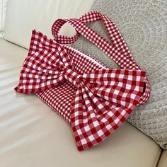 Checkered crossbody bag with a cute bow is a perfect soft-girl / cottage core accessory. Great with dresses or jeans. Perfect for shopping, walks and other activities. Ideal size for carrying everyday essentials. Gingham Bag, Totes Ideas, Baby Clothes Patterns Sewing, Gingham Fashion, Summer Sewing, Baby Clothes Patterns, Gingham Fabric, Red Gingham, How To Make Clothes