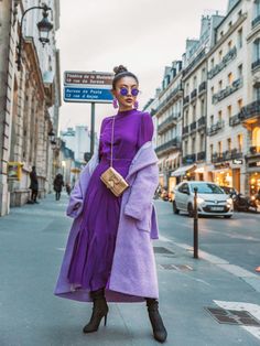 Purple Dress Outfit, Violet Outfit, Purple Dress Outfits, Mode Purple, Neon Prom Dresses, Purple Spring, Monochromatic Outfit, Wearing Color, Fashion Guide