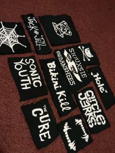 Diy Jacket Ideas, Diy Band Merch, How To Make Patches Punk, Alt Patches Diy, Diy Punk Shirt, Diy Band Shirt, Patch Ideas Diy, Punk Band Patches Diy, Band Patches Diy